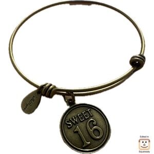 Bella Ryann Sweet 16 Adjustable Expandable Goldtone Wire Bangle Bracelet Charm